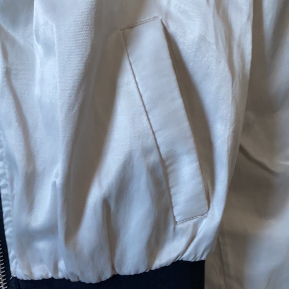 Blazer - Picture 4 of 7